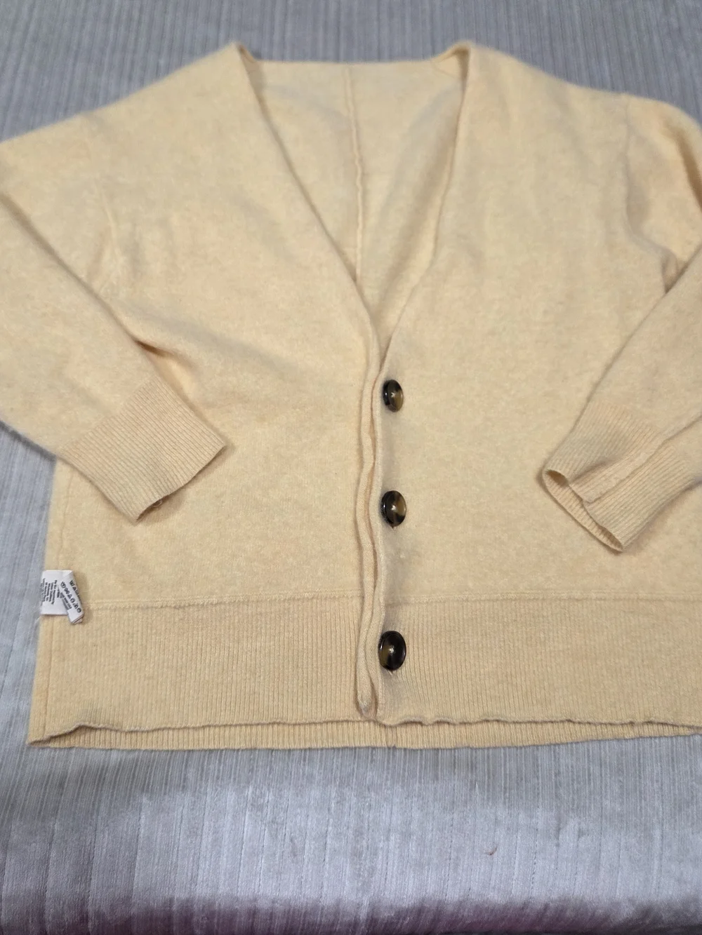 Free People Pale Yellow V-Neck 100% cashmere